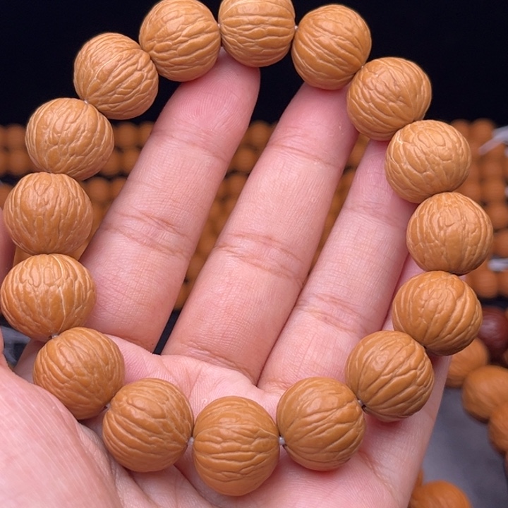 猴头核桃吊坠凤羽