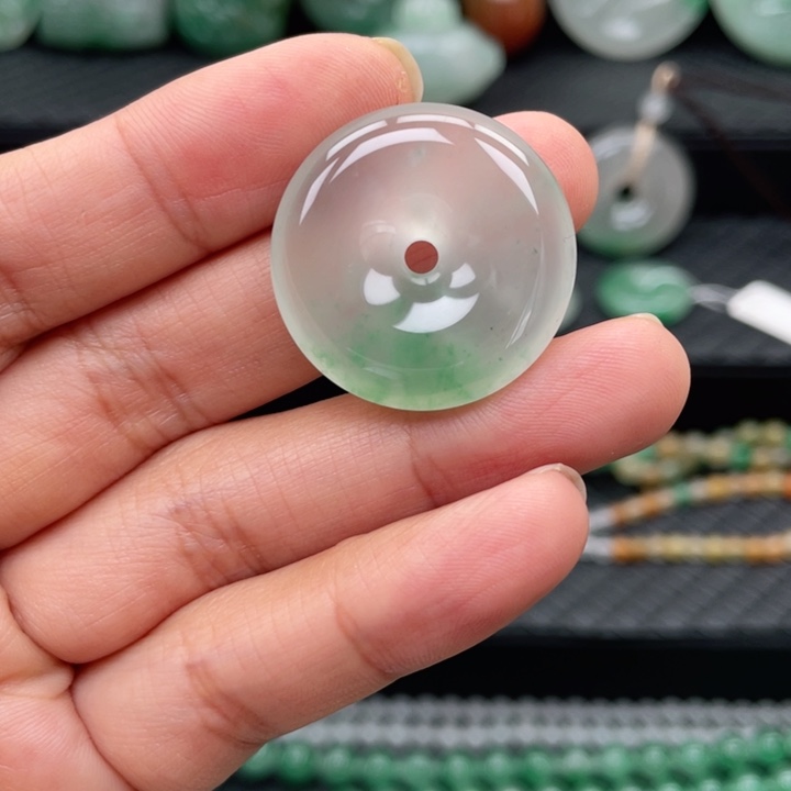 石英质玉未镶嵌颈饰一*