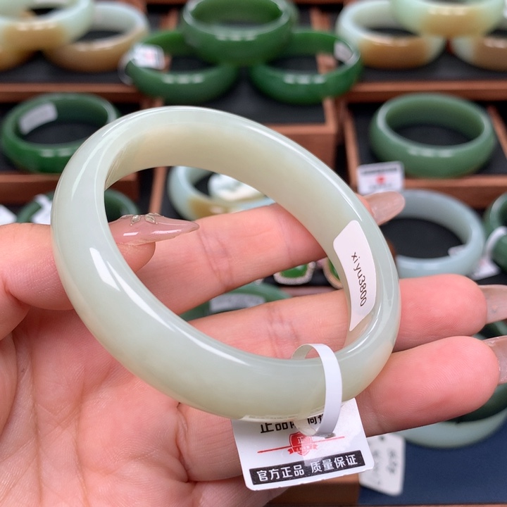 和田玉未镶嵌5859圈口坚**莓