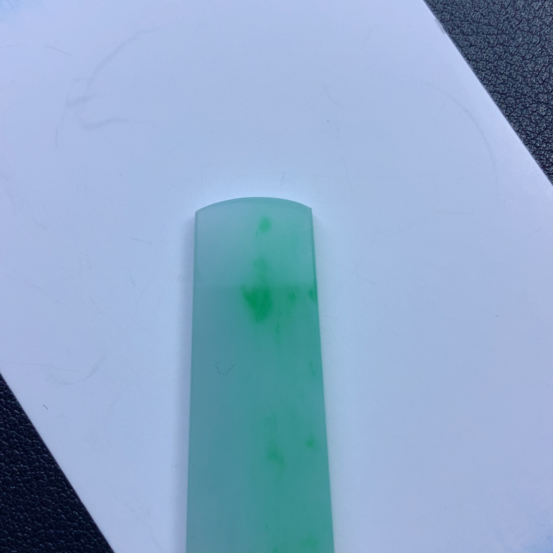 翡翠颈饰未镶嵌无事牌