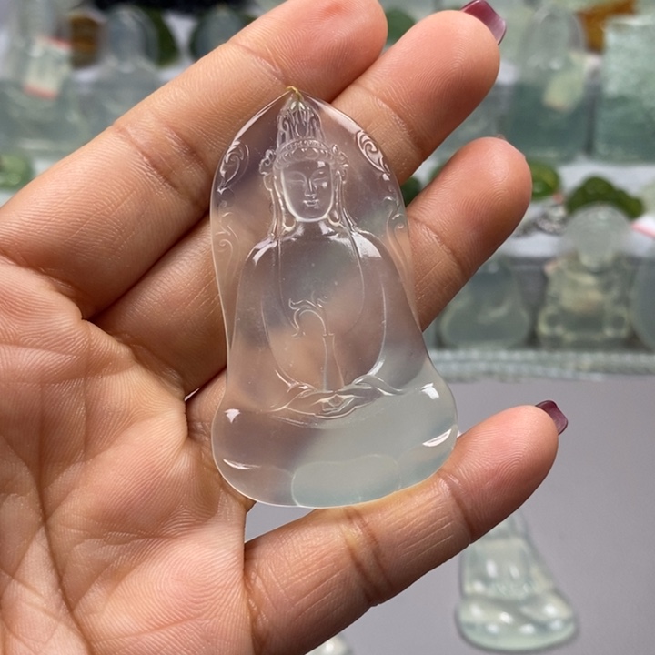 蛇纹石玉颈饰未镶嵌胡****?