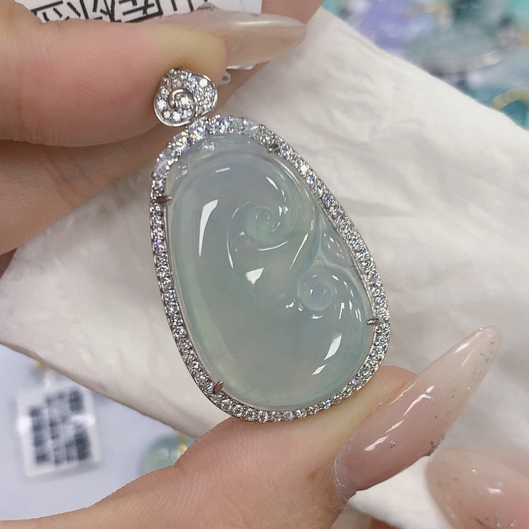 颈饰银S925镶嵌翡翠
