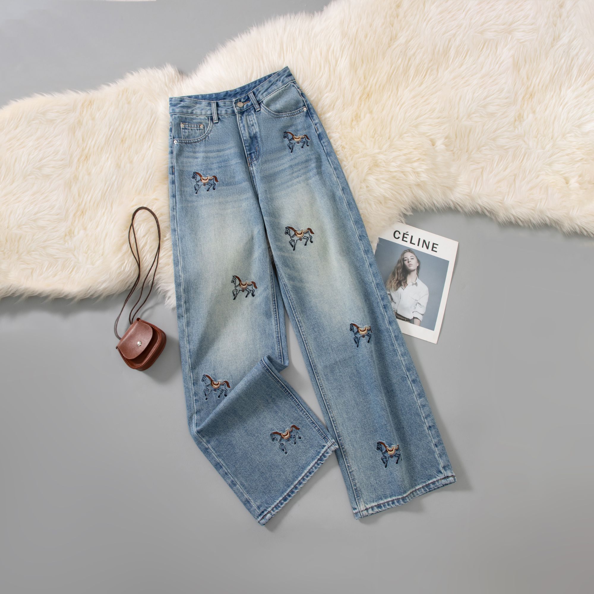 韩版复古蓝小马刺绣直筒牛仔裤女装秋冬新款设计感高腰直筒阔腿裤