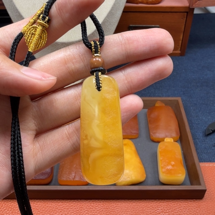 蜜蜡未镶嵌吊坠(赠链)