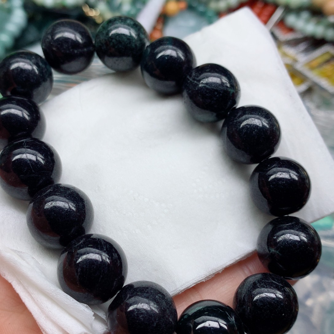 翡翠颈饰未镶嵌手串