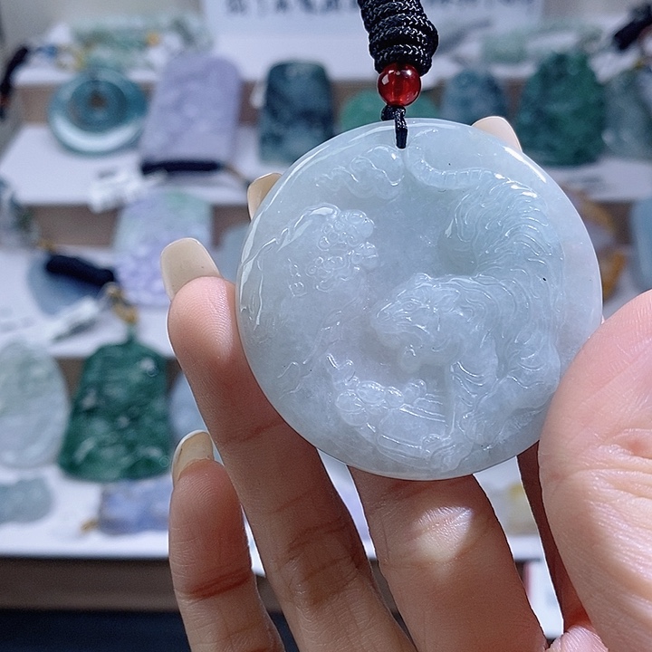 翡翠颈饰未镶嵌翡翠