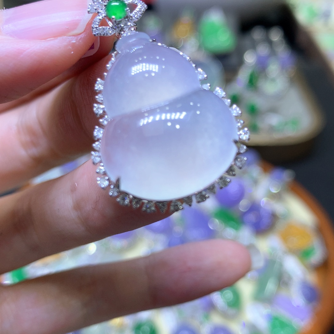 【闪购商品】翡翠颈饰18K金镶嵌翡翠吊坠项链