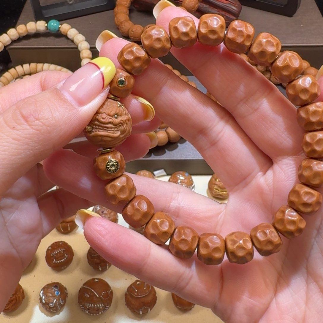 猴头核桃吊坠E***u无相