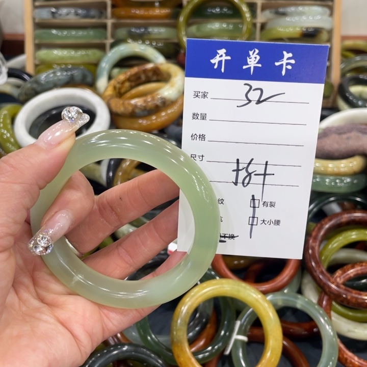 蛇纹石玉未镶嵌手镯