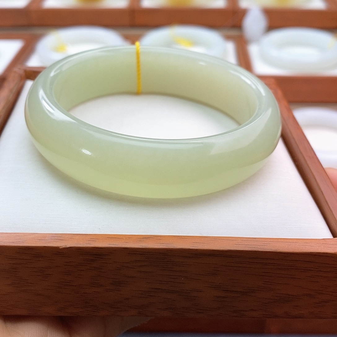 和田玉（白玉）手镯未镶嵌