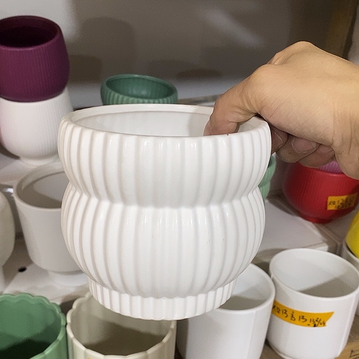 陶瓷花盆有孔 瑕疵介意勿拍 