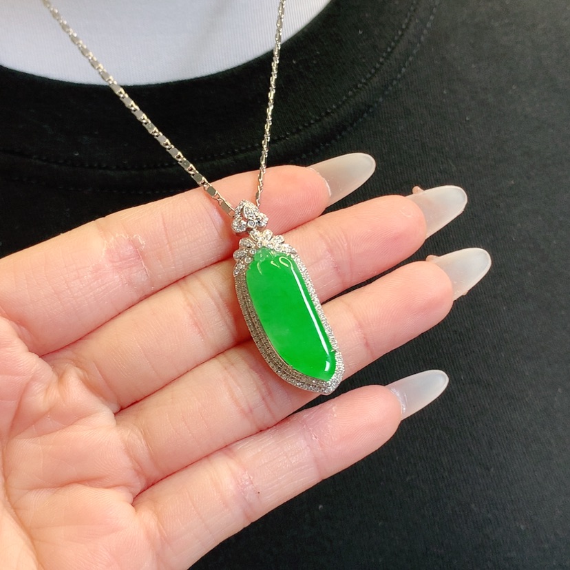 【闪购商品】翡翠吊坠(赠链)18K金镶嵌