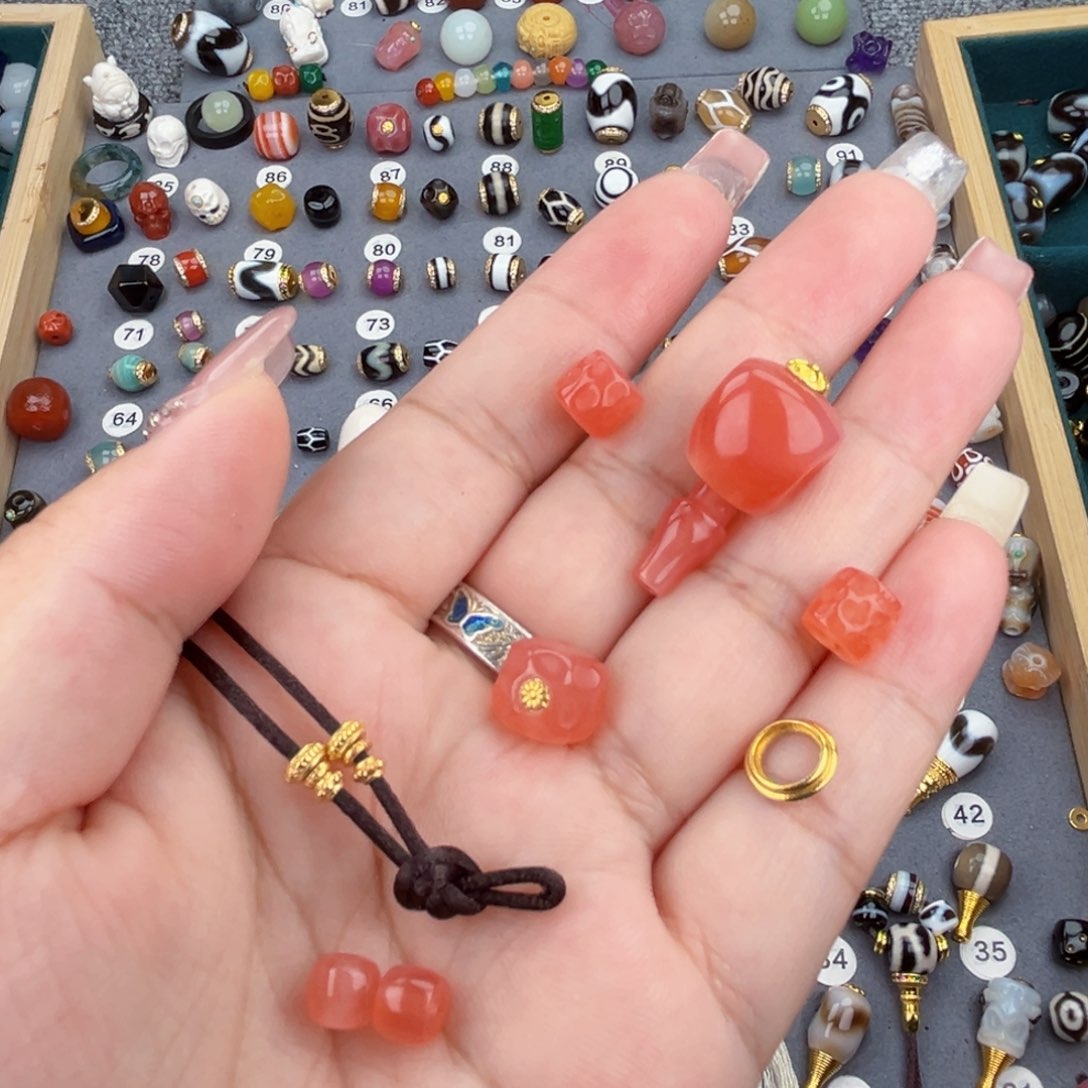 玛瑙/玉髓饰品未镶嵌小****?