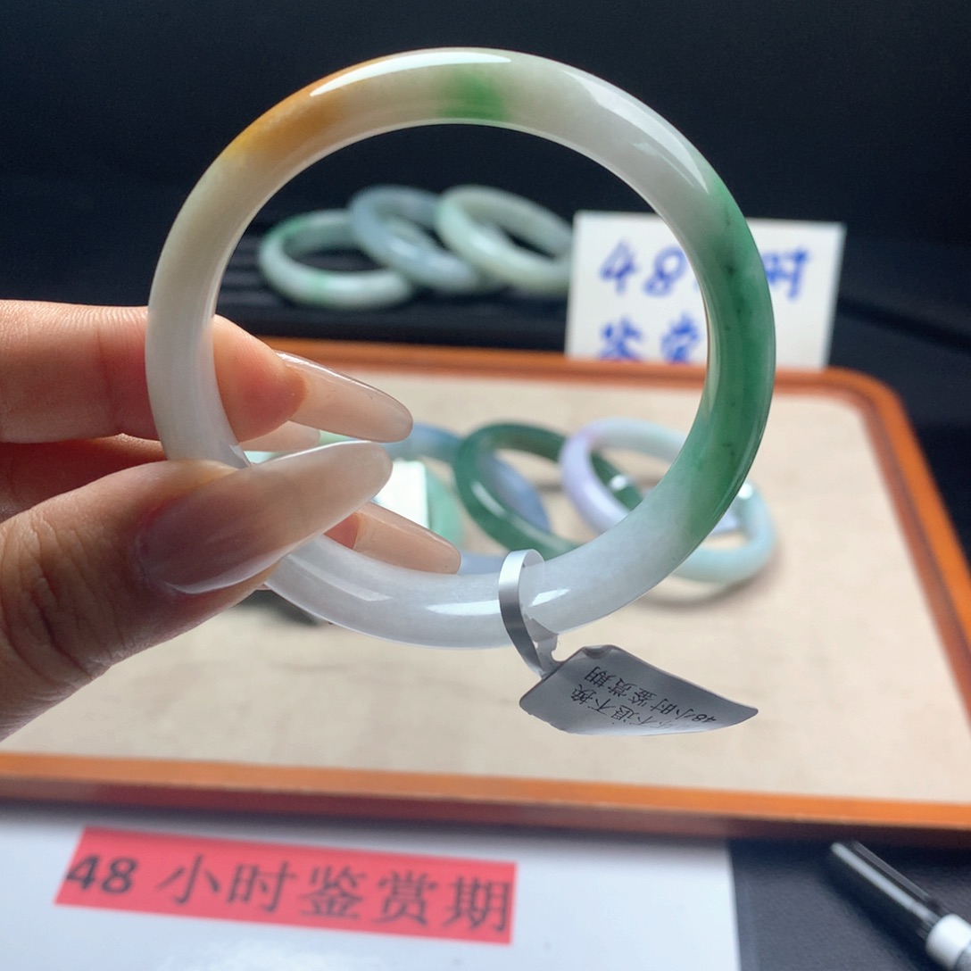 未镶嵌手镯（圆镯）翡翠