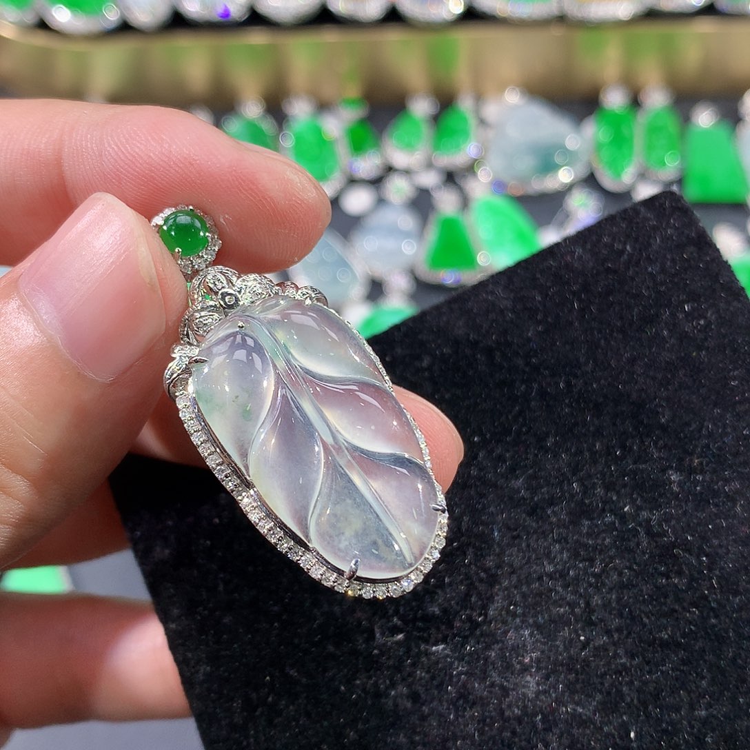 翡翠18K金镶嵌颈饰