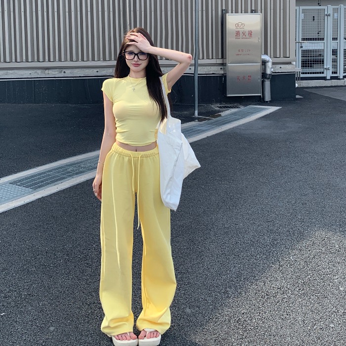 休闲套装辣妹修身短袖T恤上衣女夏季穿搭阔腿裤直筒裤黄色两件套