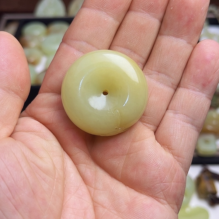 岫岩老玉（透闪石质玉）未镶嵌颈饰