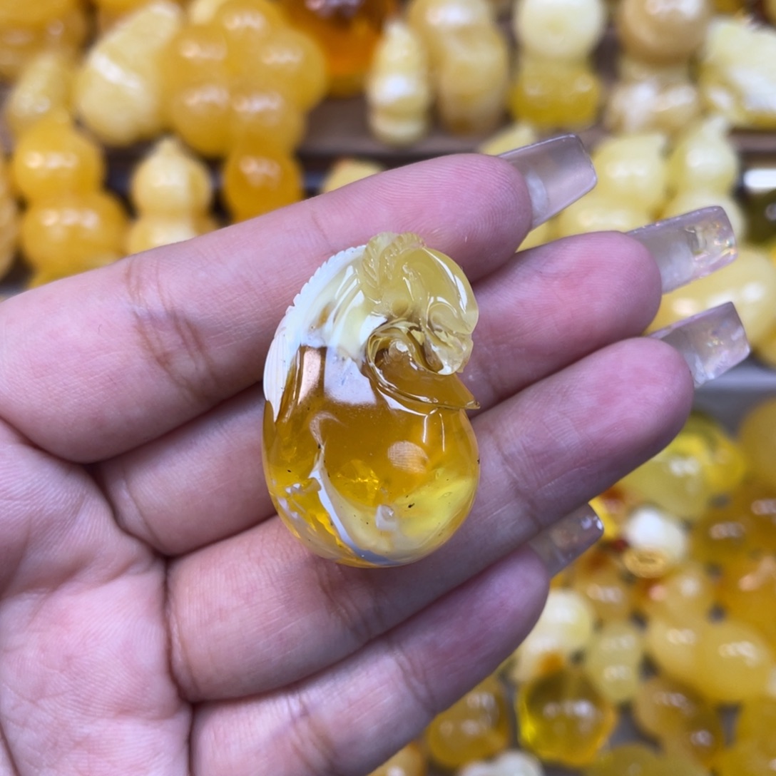 兽****琥珀未镶嵌珠宝奇石