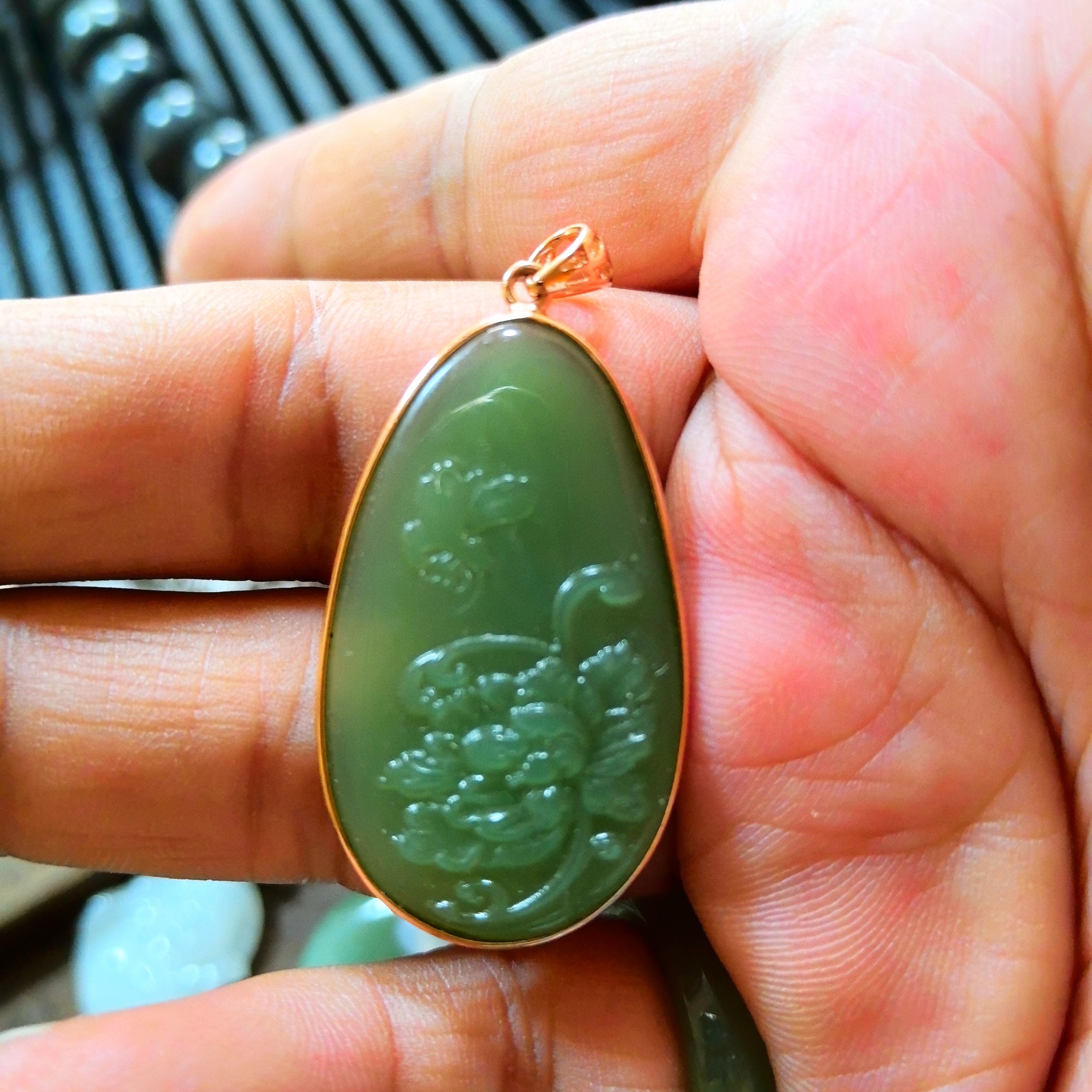 天然和田玉荷花吊坠