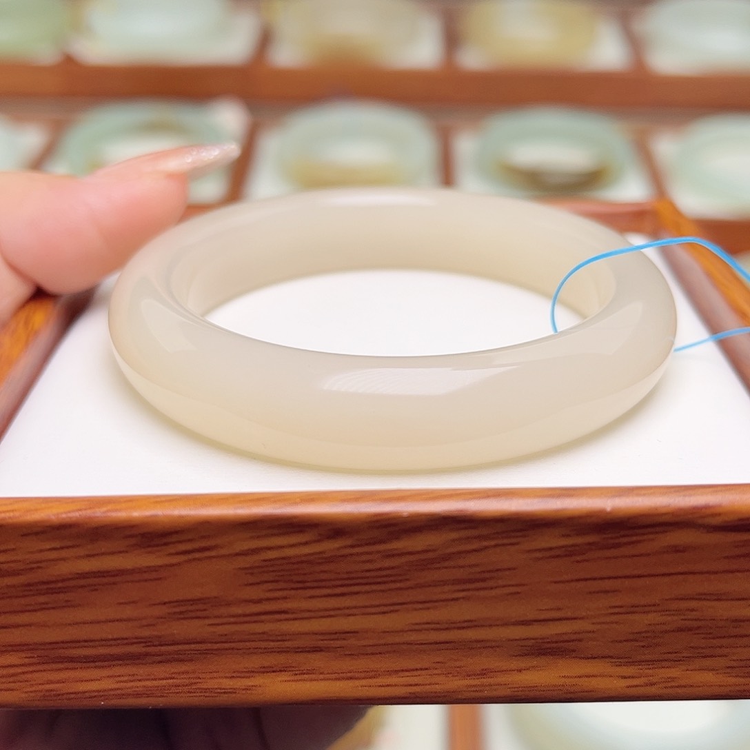 和田玉手镯未镶嵌53.6