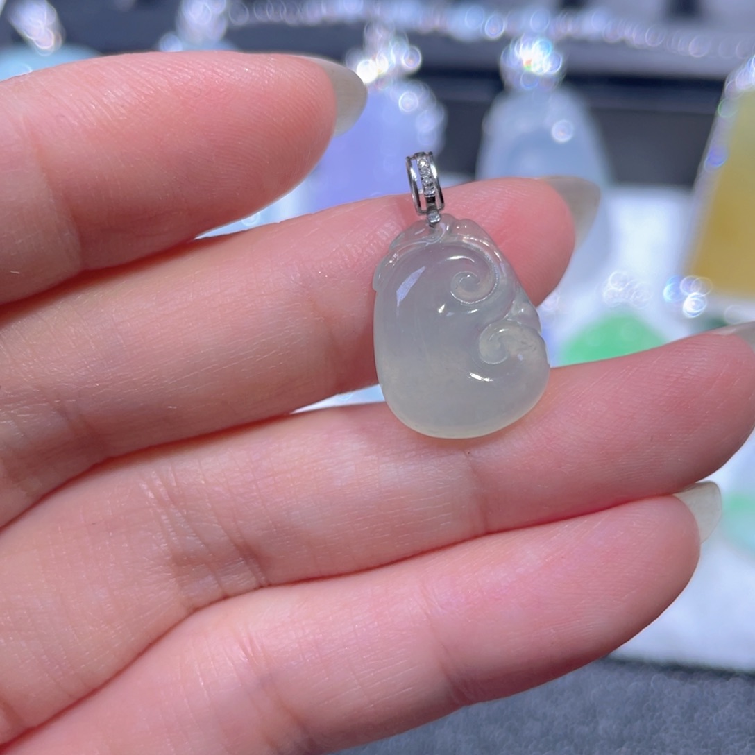 翡翠18K金镶嵌颈饰翡翠