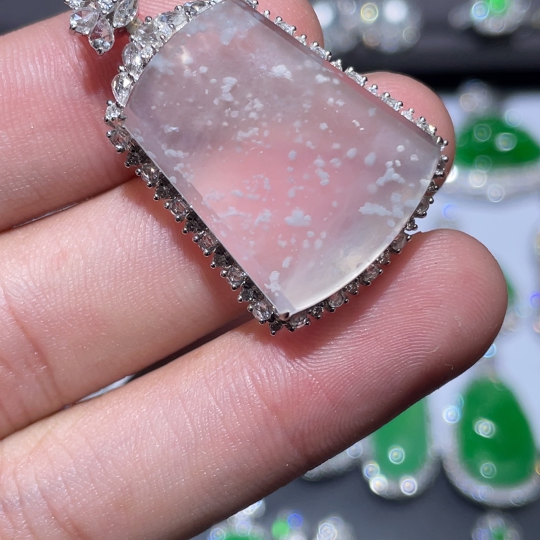 翡翠18K金镶嵌颈饰