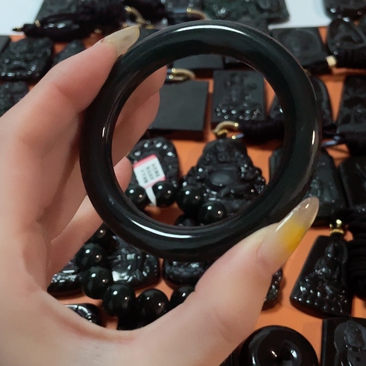 翡翠颈饰未镶嵌刘*