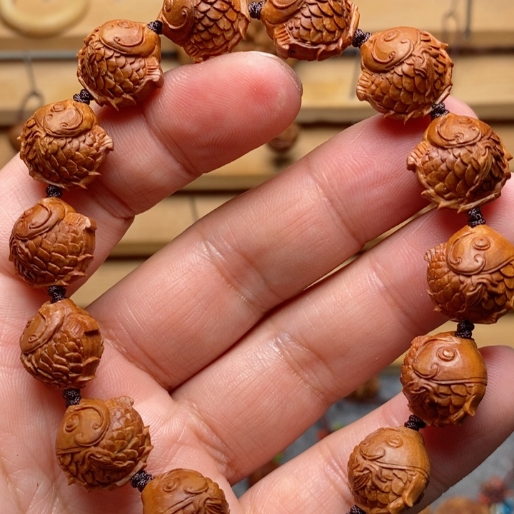 桃核手工雕刻鲤鱼手串