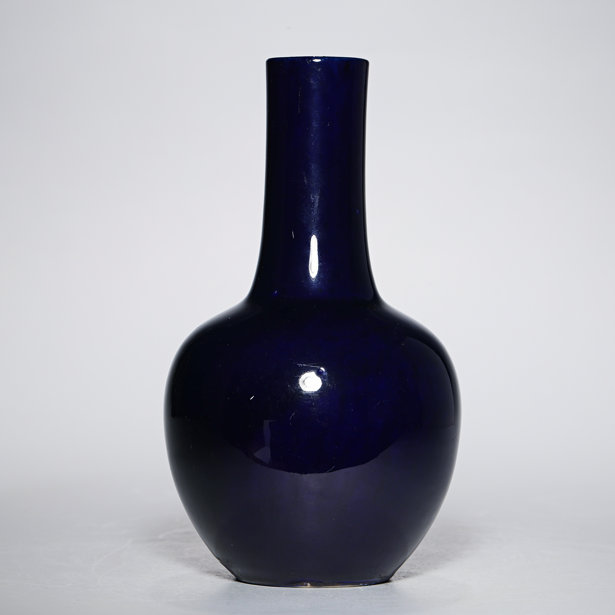 6150清中期.茄皮紫天球瓶【古董拍卖】