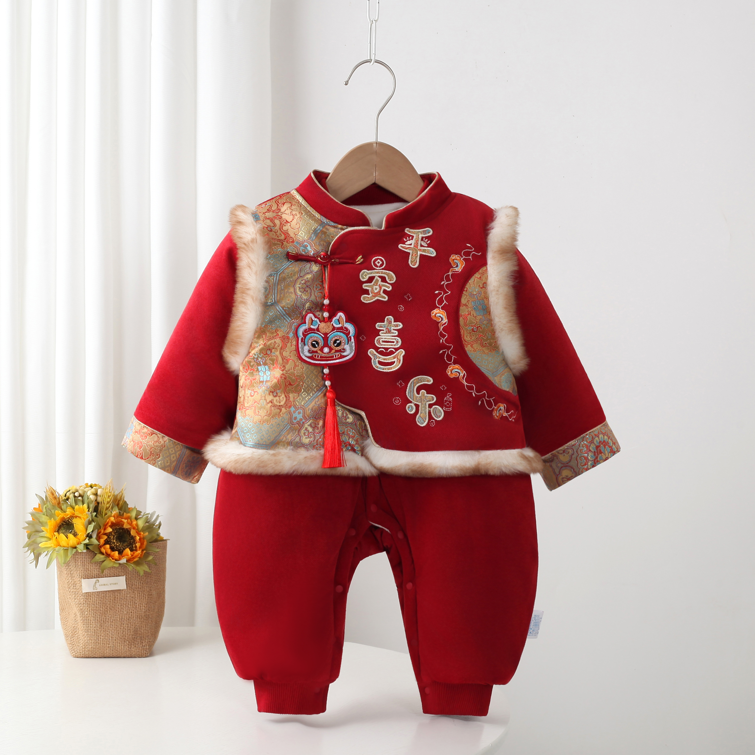 婴幼儿可爱宝宝外出服装拜年服洋气百搭平安喜乐马甲连体棉套装