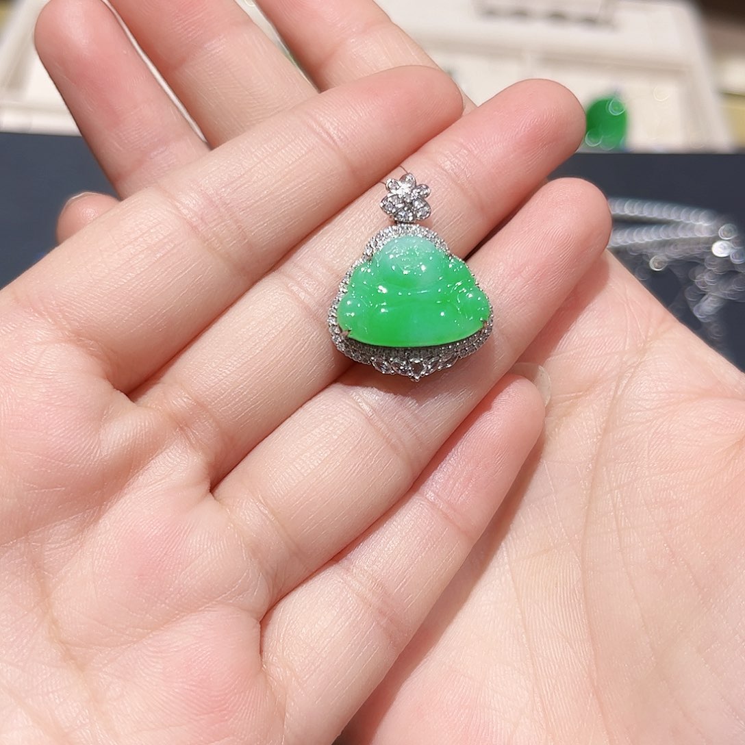 翡翠18K金镶嵌颈饰佛公