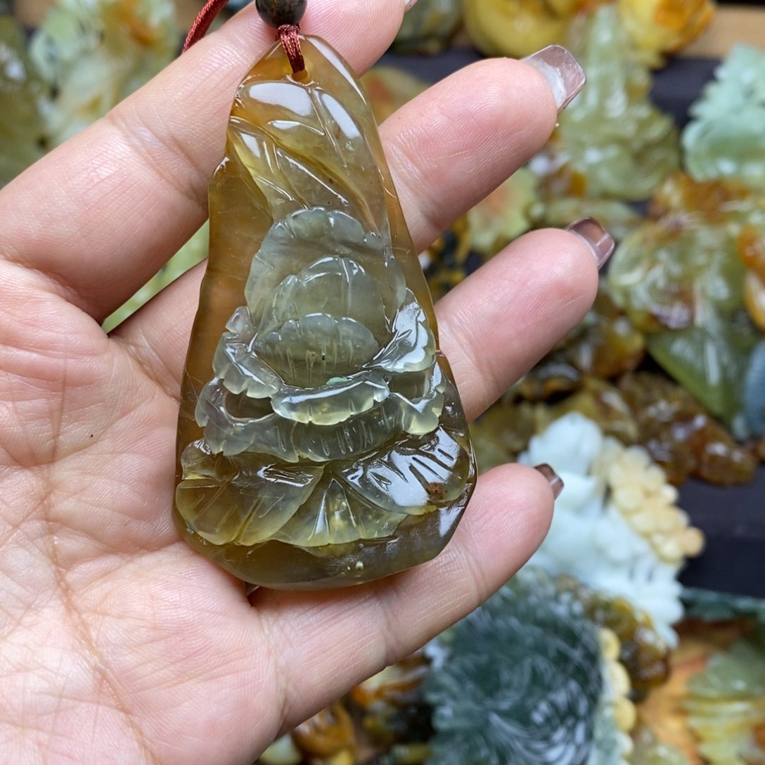 蛇纹石玉颈饰未镶嵌