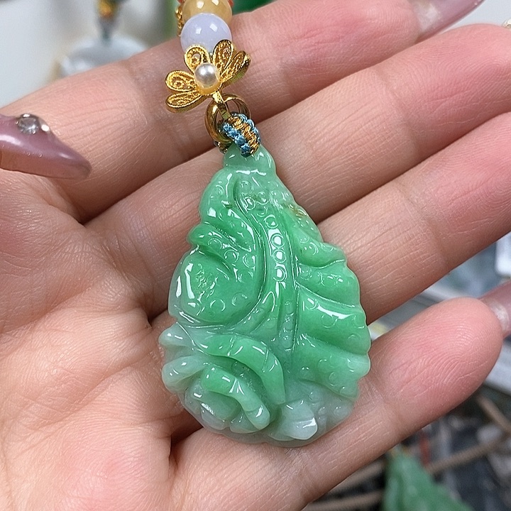翡翠颈饰未镶嵌翡翠