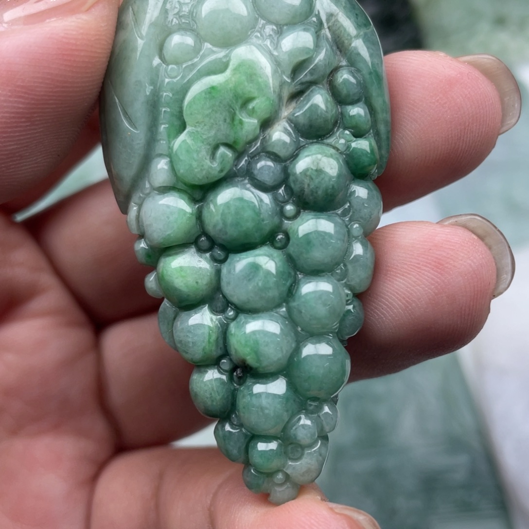 M***辉翡翠未镶嵌颈饰翡翠