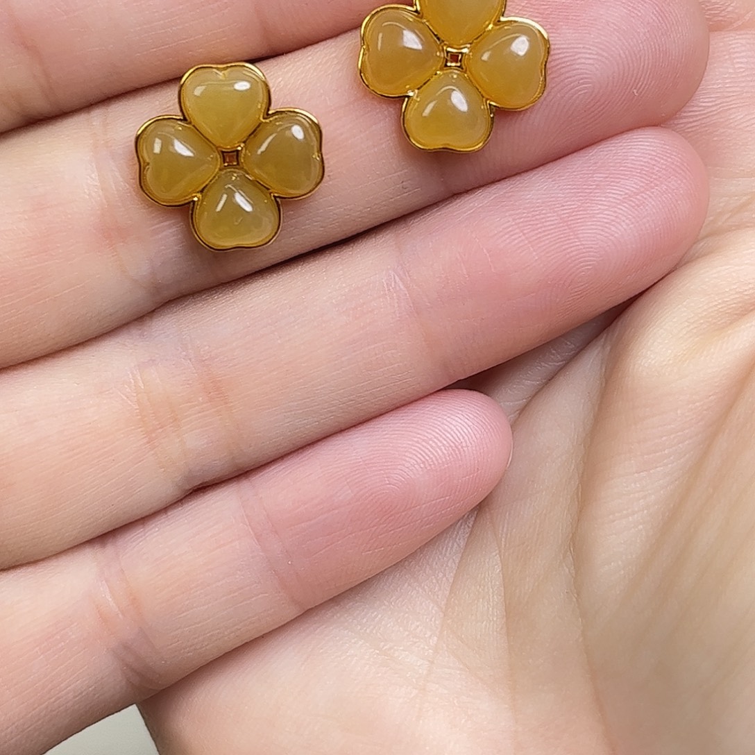 王***团和田玉银S925镶嵌耳饰