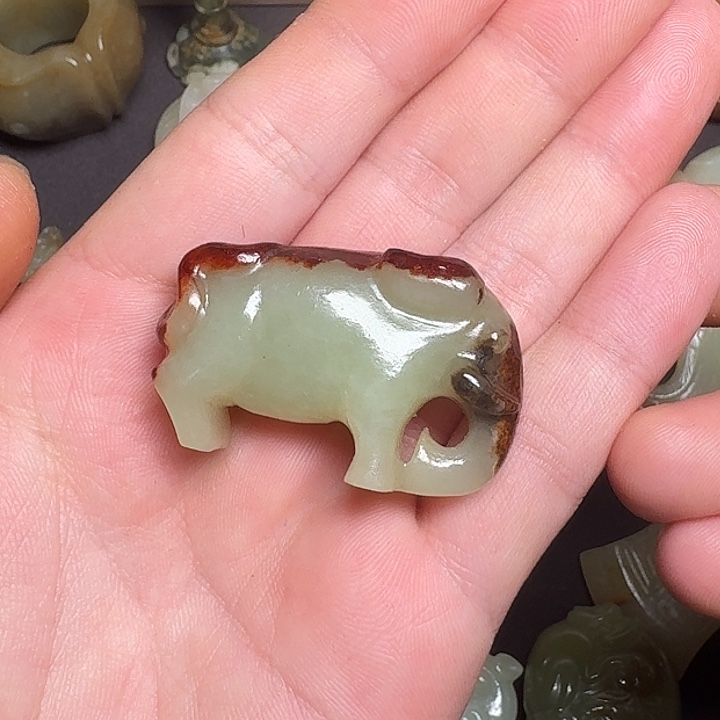 六***顺和田玉未镶嵌颈饰