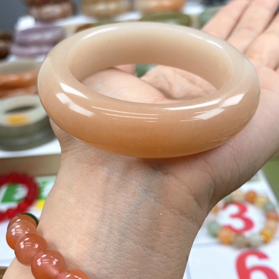 石英质玉手镯未镶嵌1**?