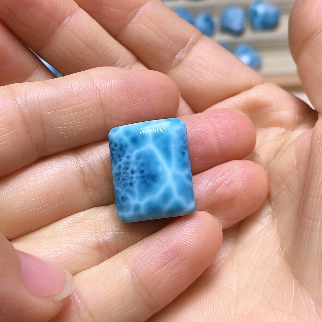 针钠钙石（海纹石）未镶嵌颈饰