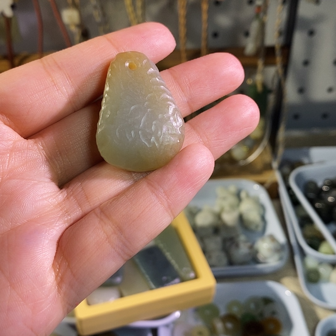 B***i和田玉未镶嵌手链