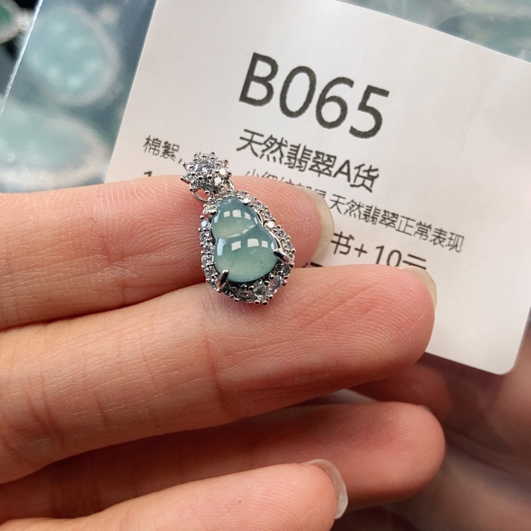 【闪购商品】翡翠吊坠(不含链)未镶嵌