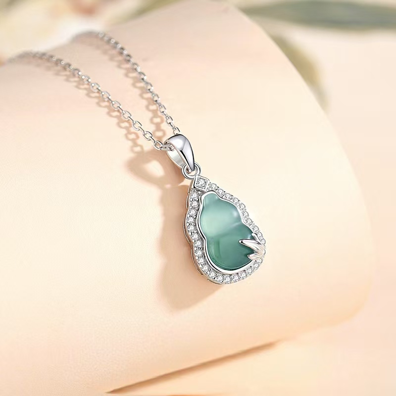 钛钢项链 百搭时尚轻奢气质女款坠链精美小众女士钛钢锁骨项链