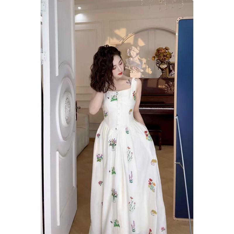 LAOXIAO『山茶雏菊』法式仙气收腰温柔风设计师气质小个子连衣裙072
