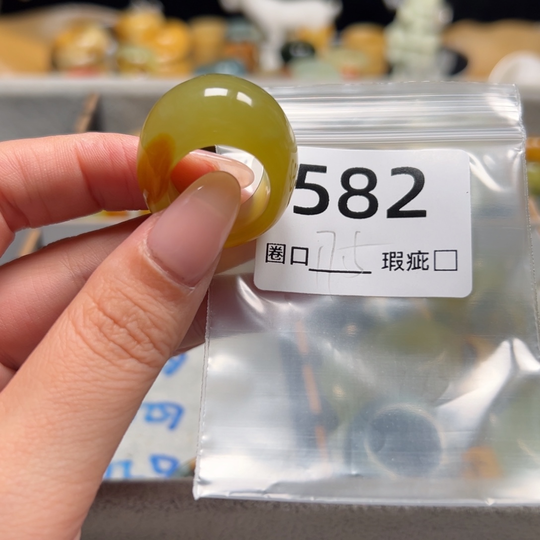 与***我蛇纹石玉未镶嵌戒指