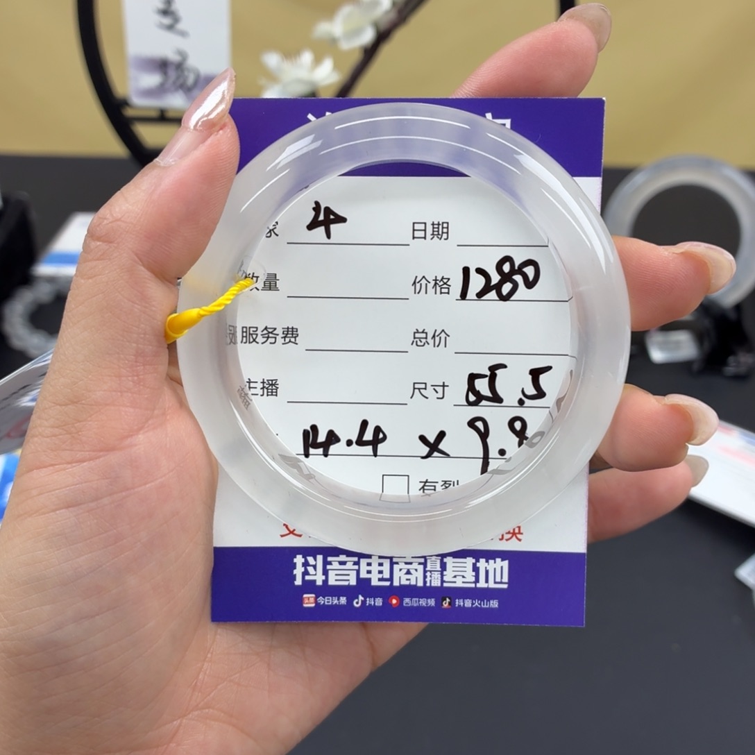 曲***曲石英质玉未镶嵌手镯4