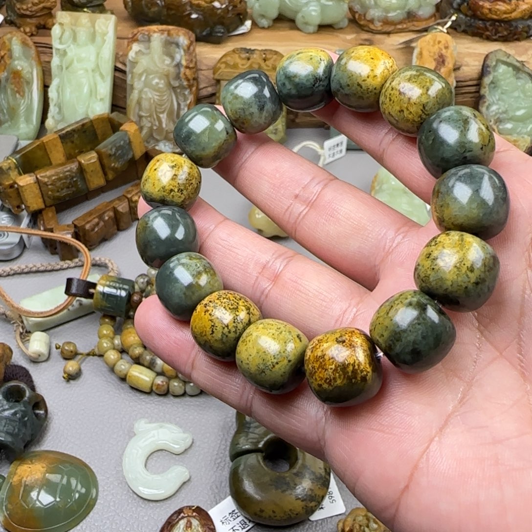 渲***玥岫岩河磨玉（透闪石质玉）未镶嵌珠宝奇石