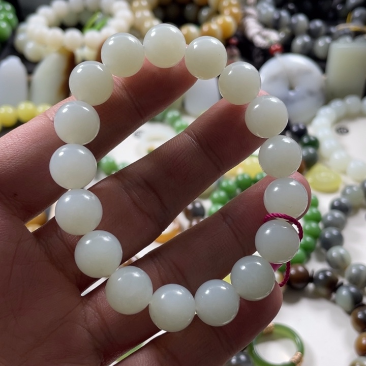 比***王和田玉未镶嵌手串