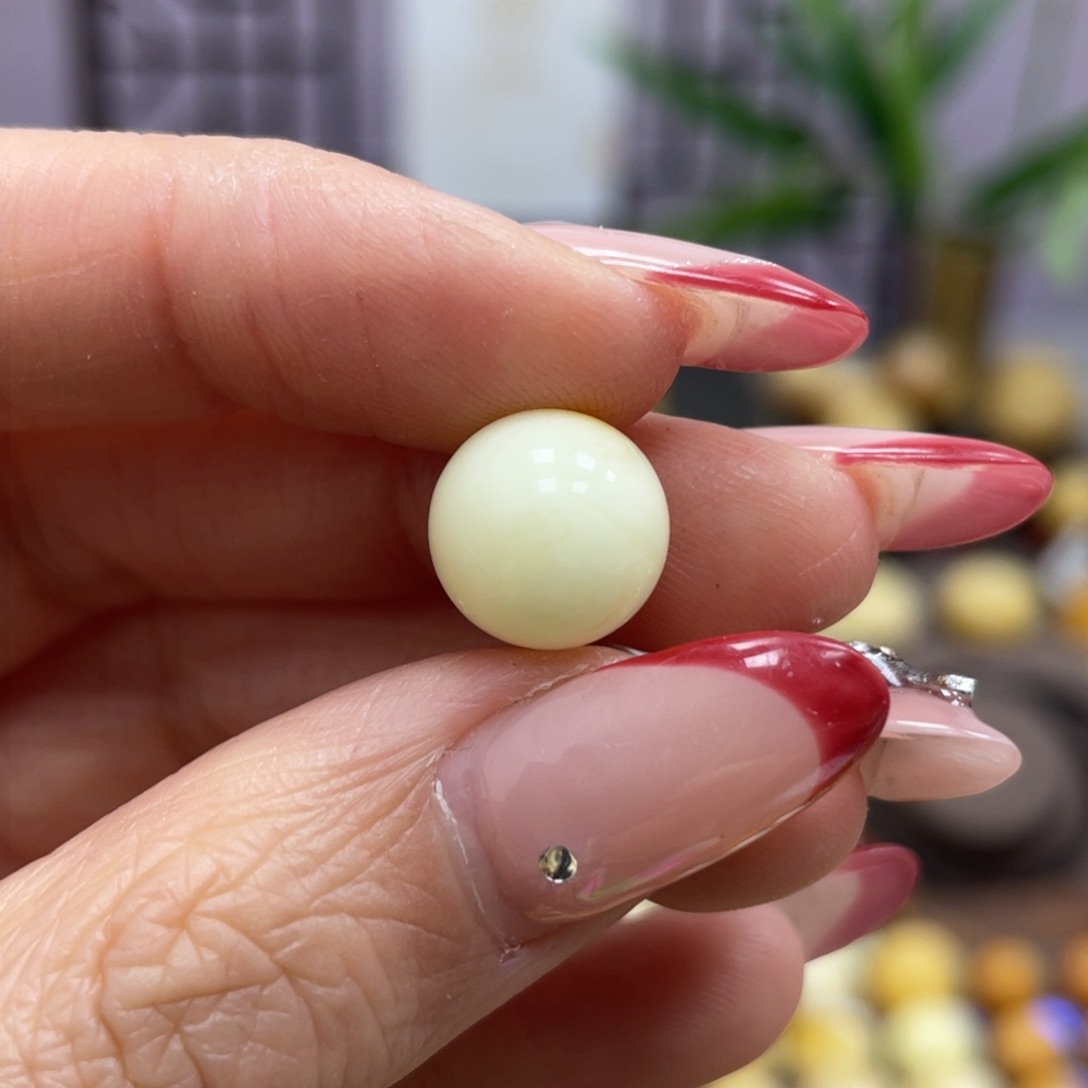 琥珀裸石未镶嵌10.7mm带皮色