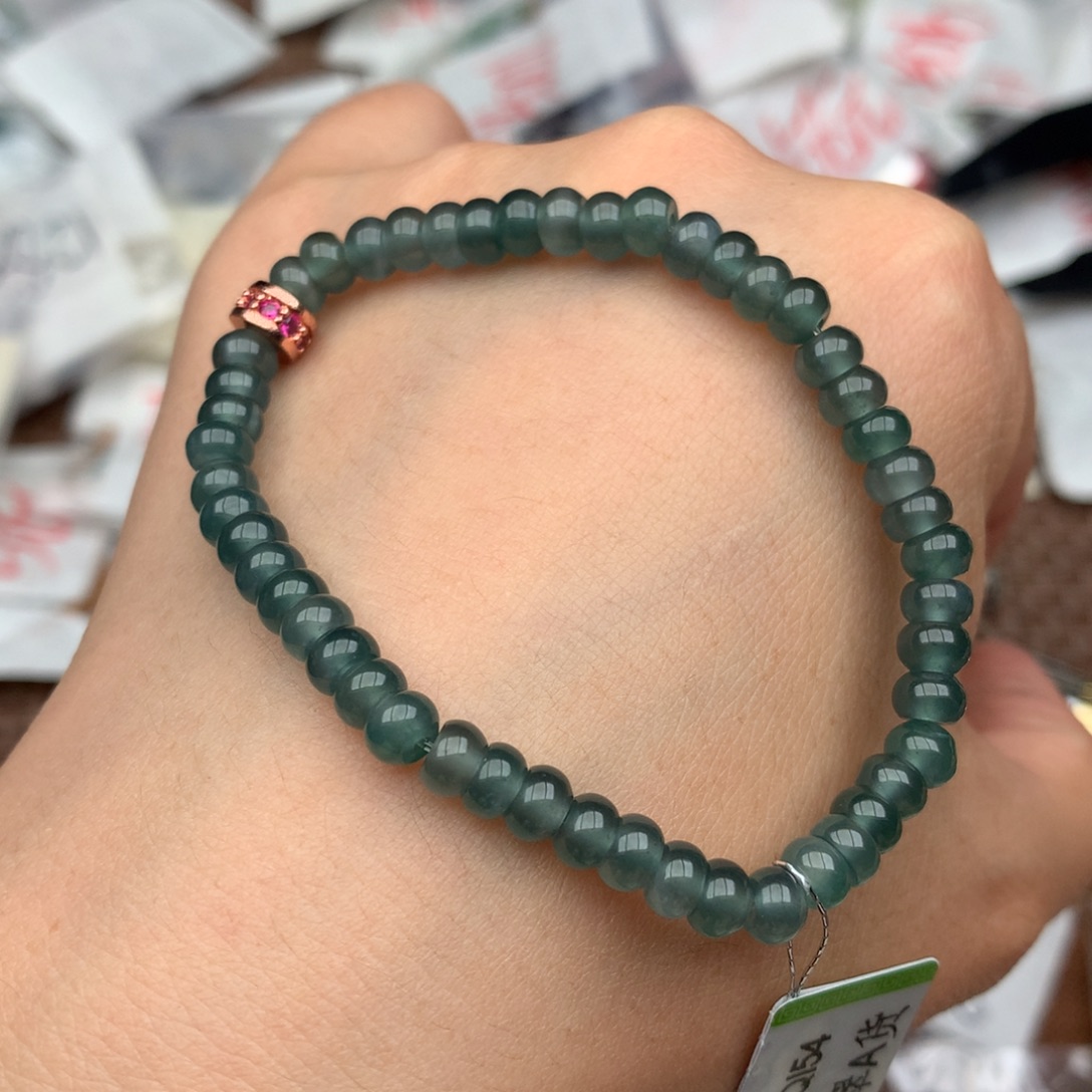 翡翠未镶嵌挂件….