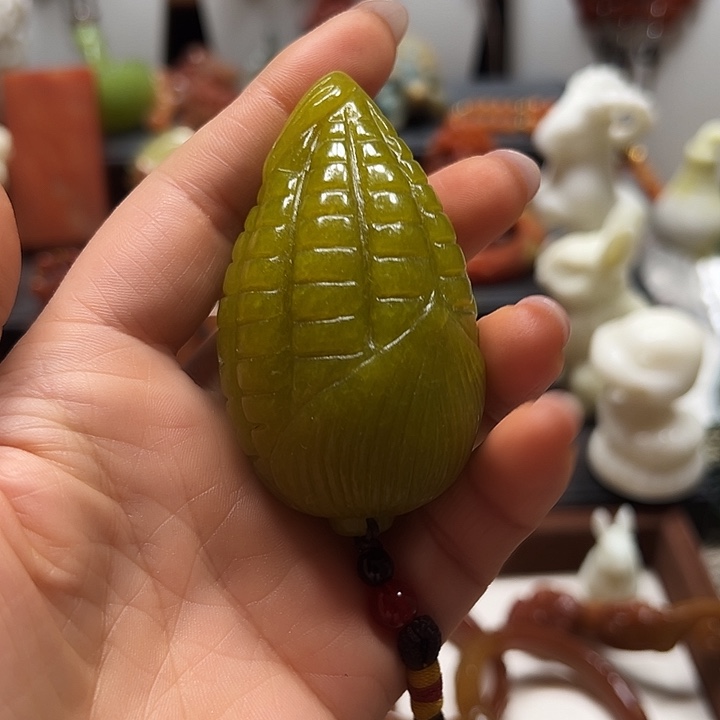 蛇纹石玉手把件未镶嵌