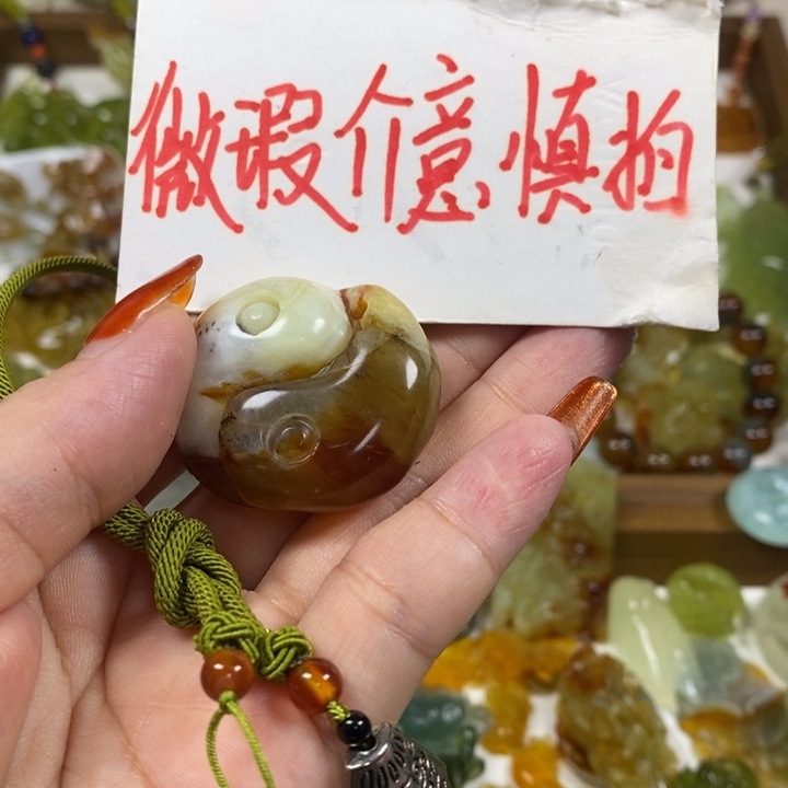 蛇纹石玉未镶嵌吊坠